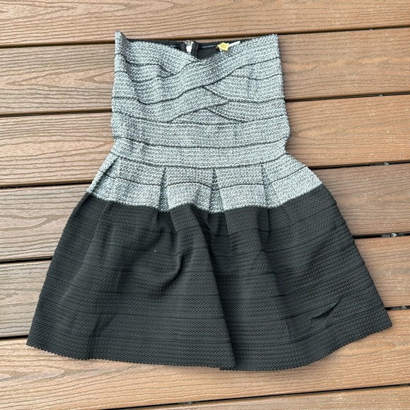 H&M Divided Strapless Fit & Flare Dress - Size S - NWT - Picture 1 of 3